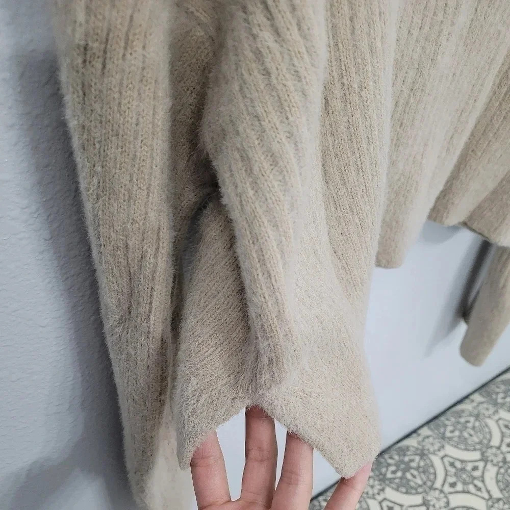 No Comment Collared Sweater - Picture 11 of 12